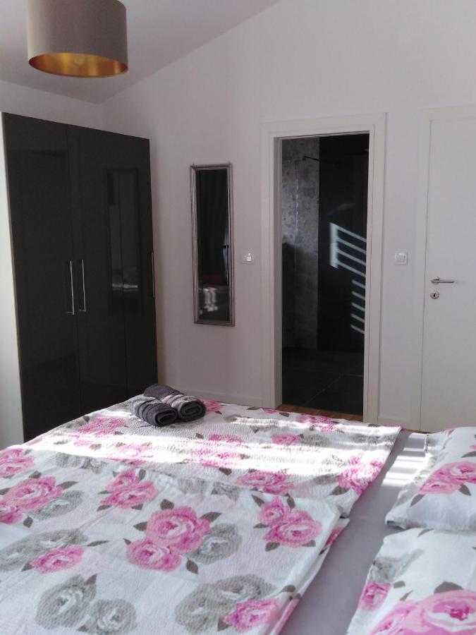 Vila Dubravka - Schoen Und Komfortabel Inmitten Von Olivenbaeumen Und Weinbergen Mit Whirlpool Valtura Екстериор снимка